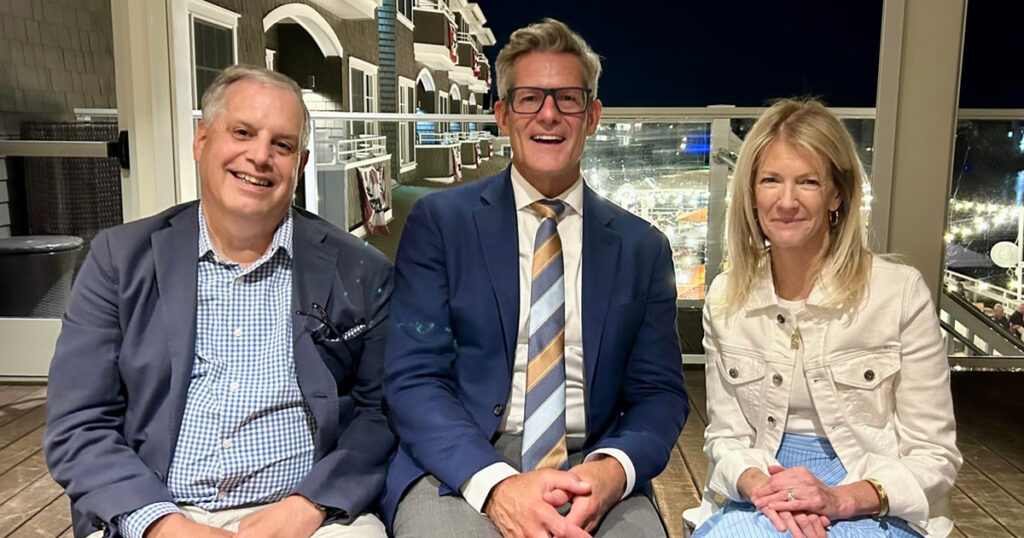 Steve Zarrilli, ’83, (left) and Carol Zarrilli, ’83, (right) with University President Daniel J. Allen, Ph.D. (center).